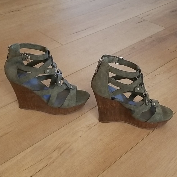 Guess Olive Platform Wedge Sandles - Picture 3 of 7